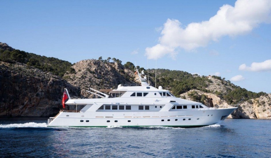 New arrival at Sea Independent M/Y Benetti FB143 ``Alma``